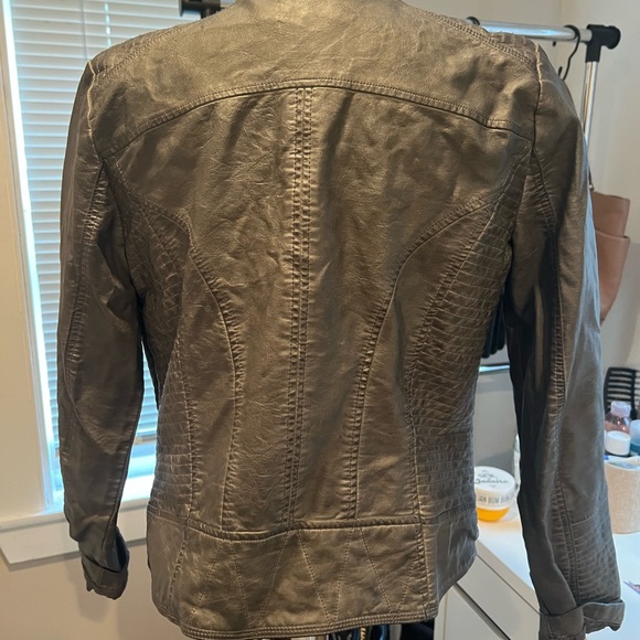 Leather jacket - Picture 3 of 3
